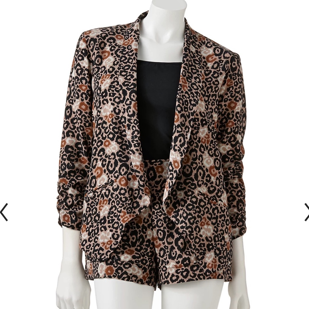 Beautiful animal print blazer